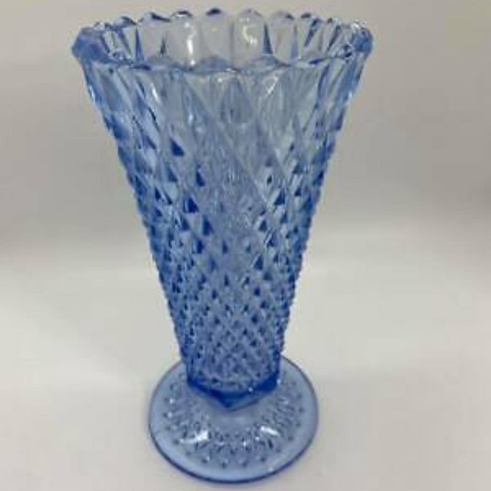 Vintage 1966 Indiana Glass Vase
